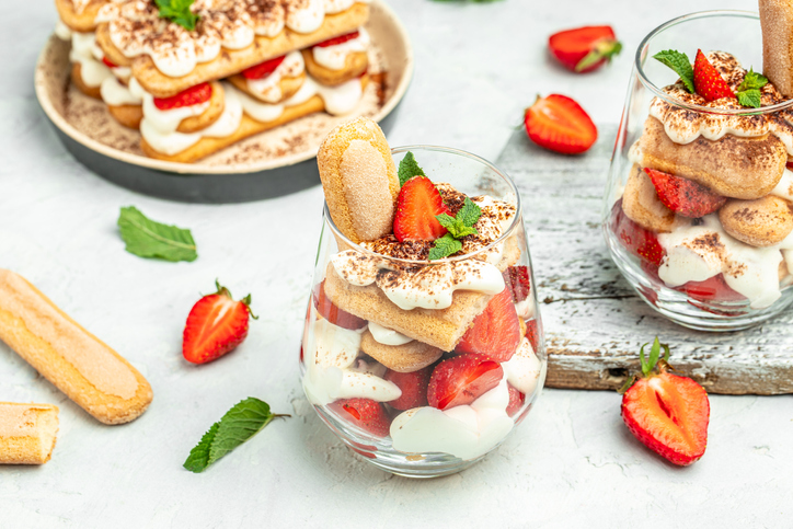 Lot de 3 rouleaux individuels pour crème et fraises fraîches. Le goût des  fraises fraîches tourbillonnées dans une crème riche : : Épicerie  et Cuisine gastronomique