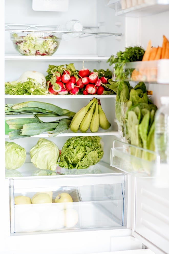 un frigo rempli de fruits et légumes