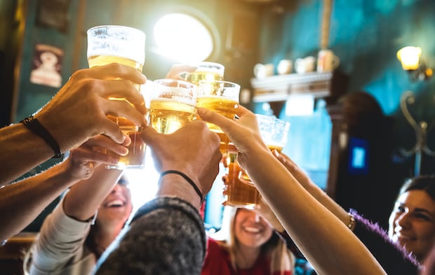 À quels jeux d'alcool jouer quand on est seulement deux ?