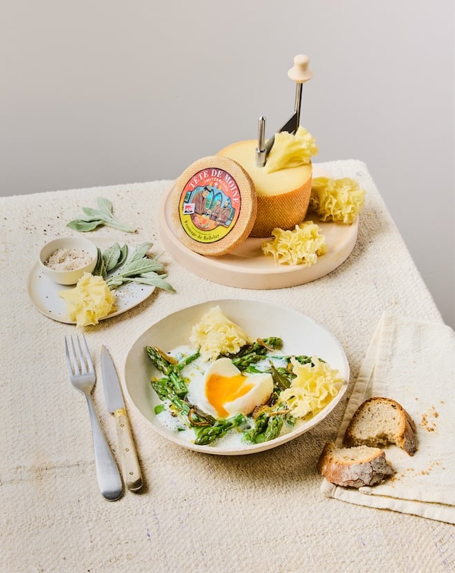 oeuf mollet aux asperges et Tête de Moine AOP