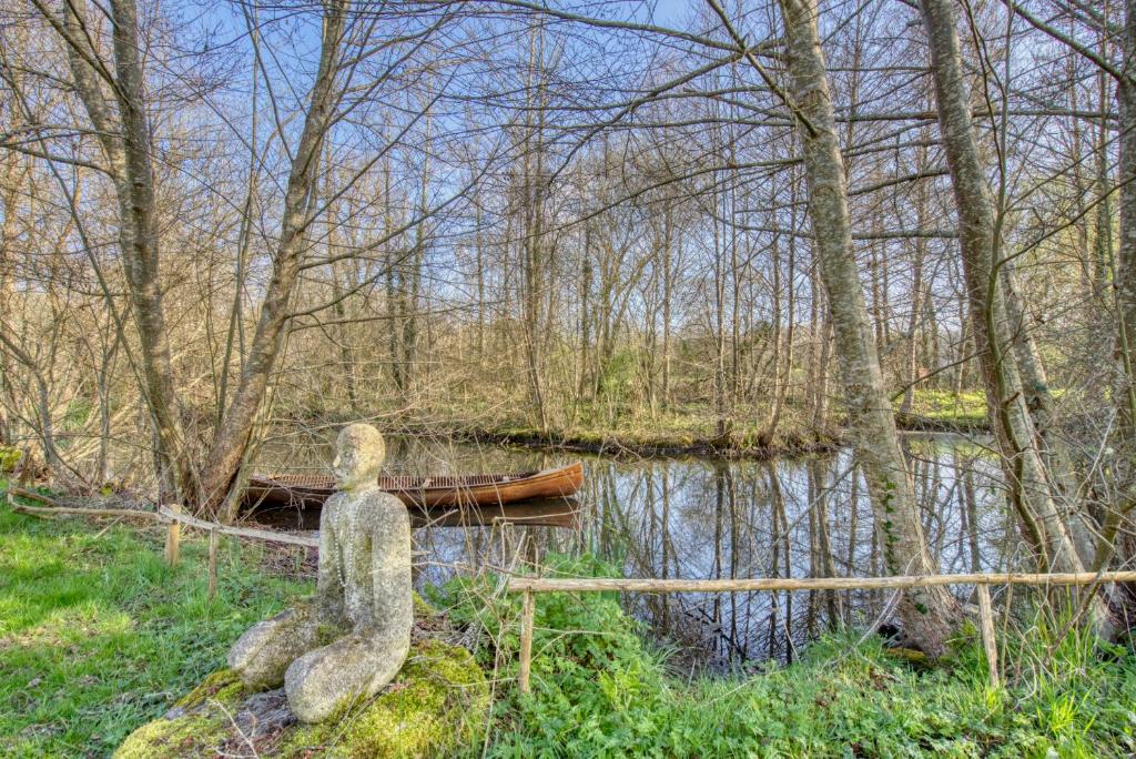 &Eacute;tang hameau de La Brousse