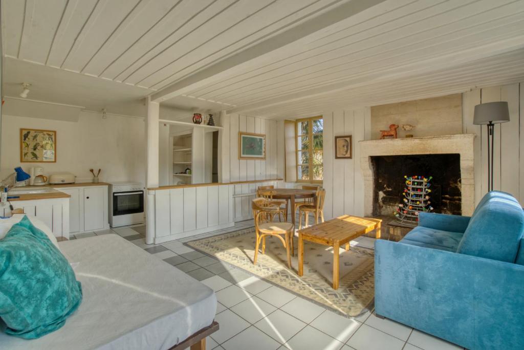 Salon am&eacute;nag&eacute; hameau de La Brousse