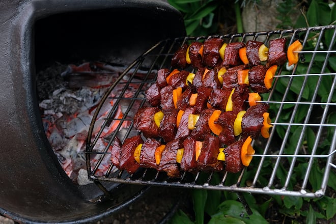 Brochettes de boeuf, sauce barbecue miel, moutarde et ail - 5 ingredients  15 minutes