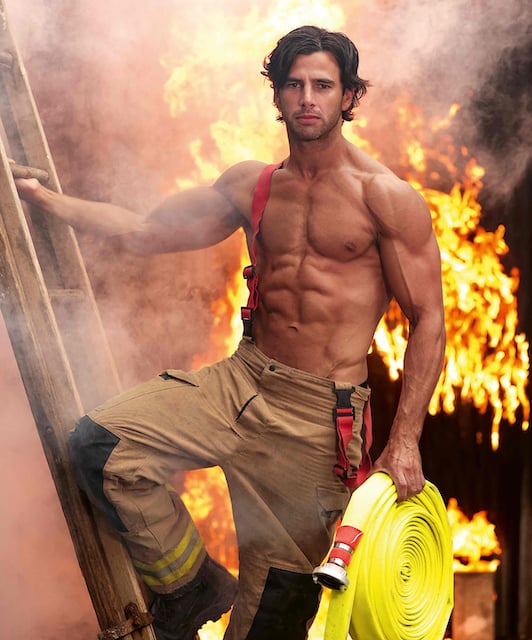 Arrêtez tout, le calendrier 2024 des pompiers australiens vient de sortir  et il risque de vous plaire !