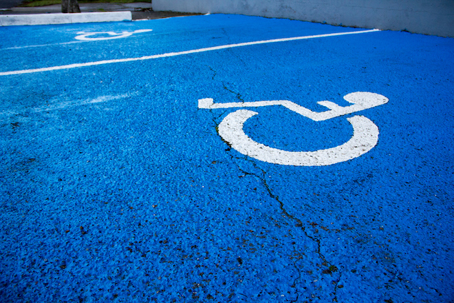 Ségny : invalide, il est verbalisé pour s'être garé sur une place réservée  aux personnes handicapées - Le Pays Gessien