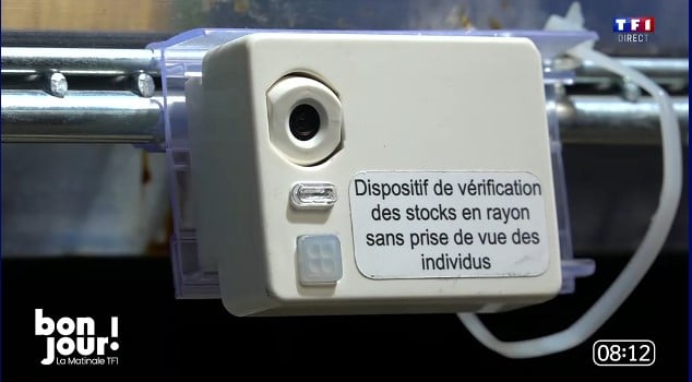 Bo&icirc;tier g&eacute;rant les stocks dans les rayons de supermarch&eacute;s