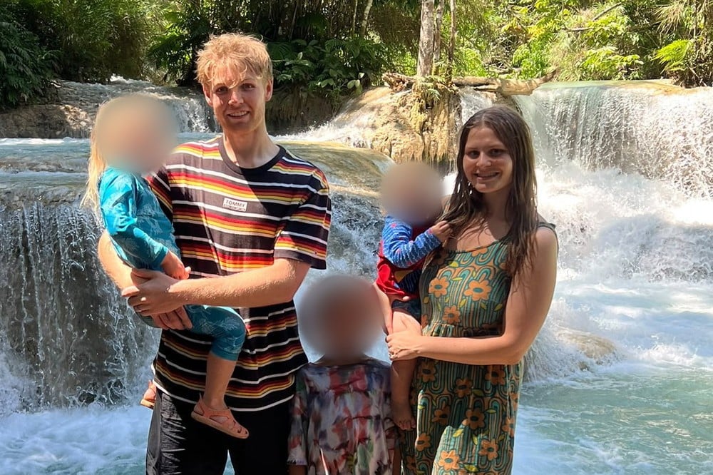 Saskia Dalyanci et son compagnon Ben en thailande avec leurs enfants