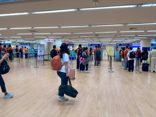 Zone des contr&ocirc;les de passeports &agrave; l'a&eacute;roport