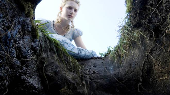 Mia Wasikowska dans Alice au pays des merveilles