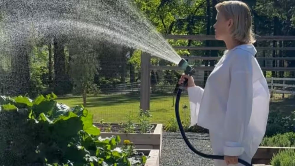 Anderson dans son jardin