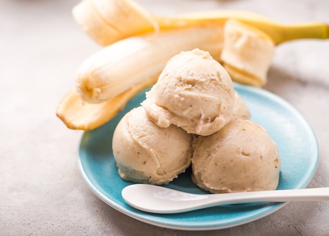 un bol de glace &agrave; la banane
