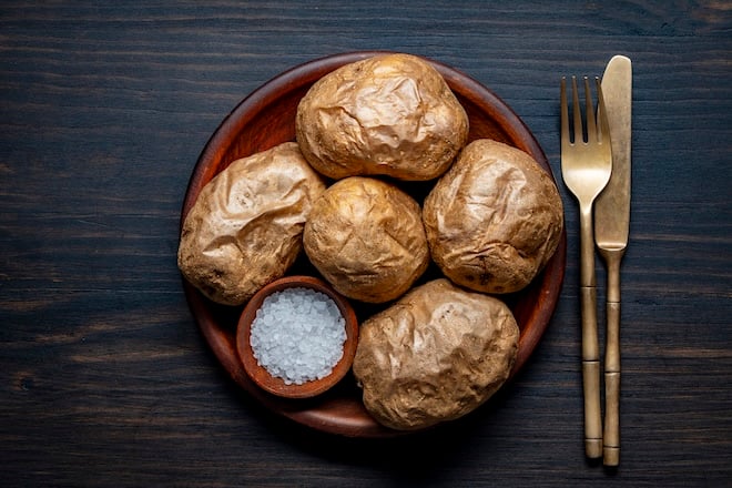 des pommes de terre cuites au four