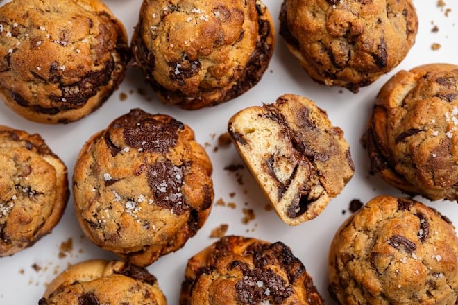 babka surmontée d'un cookie au chocolat