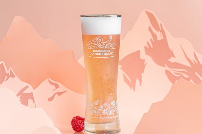verre de bière Cristal Rosée de la brasserie du mont blanc