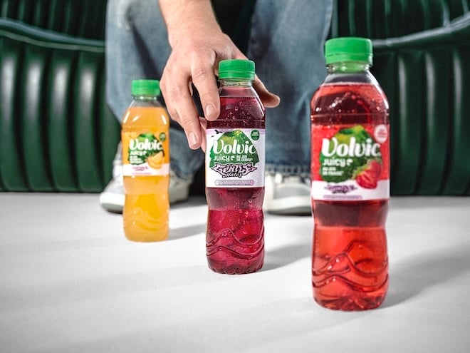 3 bouteilles de boisson Volvic