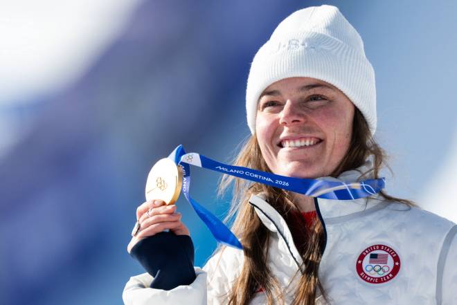Breezy Johnson avec sa m&eacute;daille d'or aux JO 2026