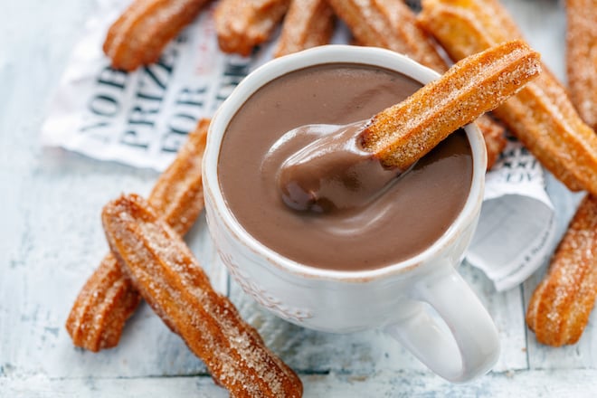 Churros au Yuzu et sa fondue au chocolat et fruit de la passion - La  recette illustrée - Meilleur du Chef