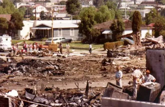 Maisons d&eacute;truites &agrave; San Diego apr&egrave;s le crash du vol 182