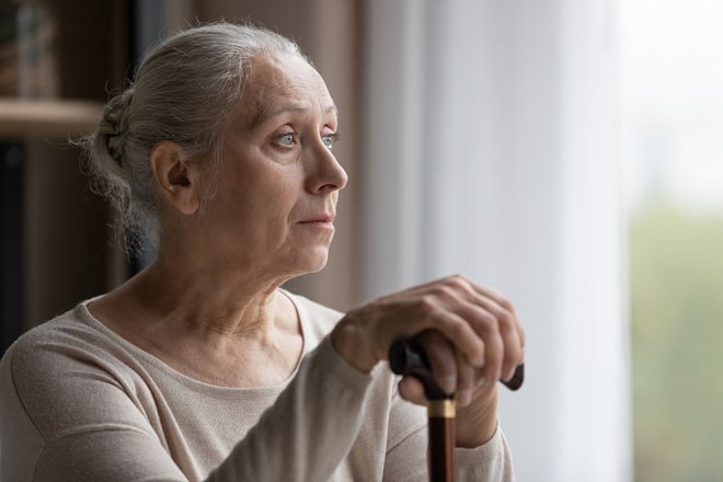 Femme d'âge moyen souffrant de handicap