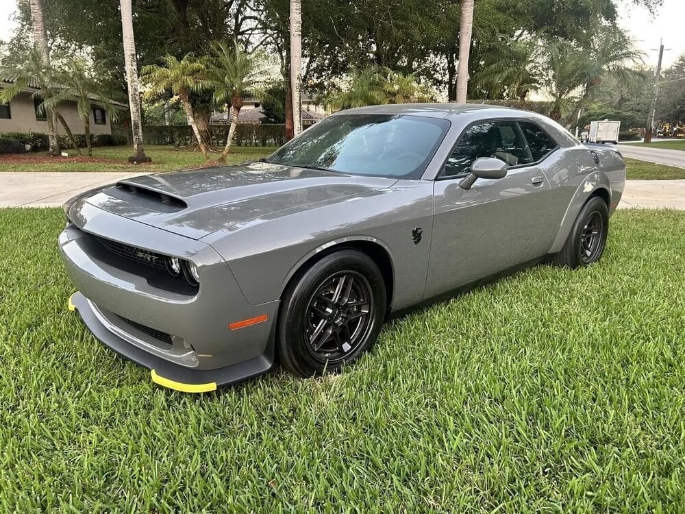 Dodge Challenger SRT Demon 170 en couleur gris