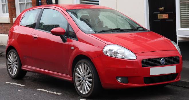 Fiat Grande Punto rouge