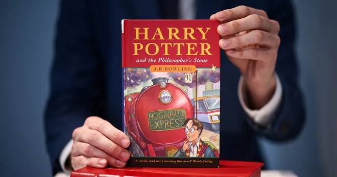 Premi&egrave;re &eacute;dition du livre Harry Potter &agrave; l'&eacute;cole des sorciers