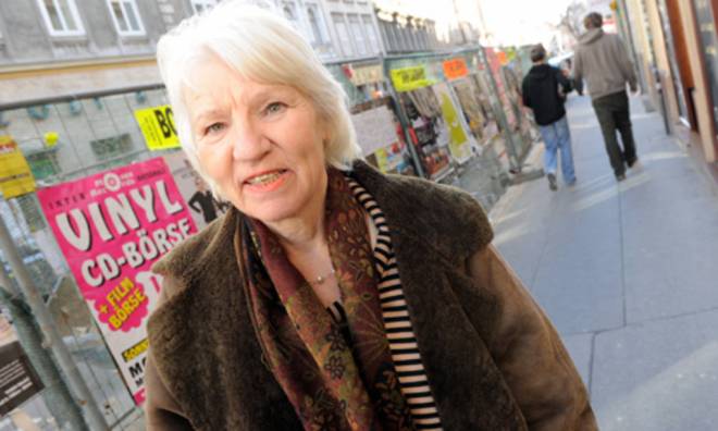 Heidemarie Schwermer dans la rue