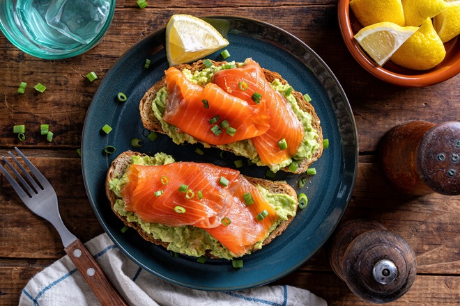 Toast au saumon fumé facile et rapide : découvrez les recettes de Cuisine  Actuelle