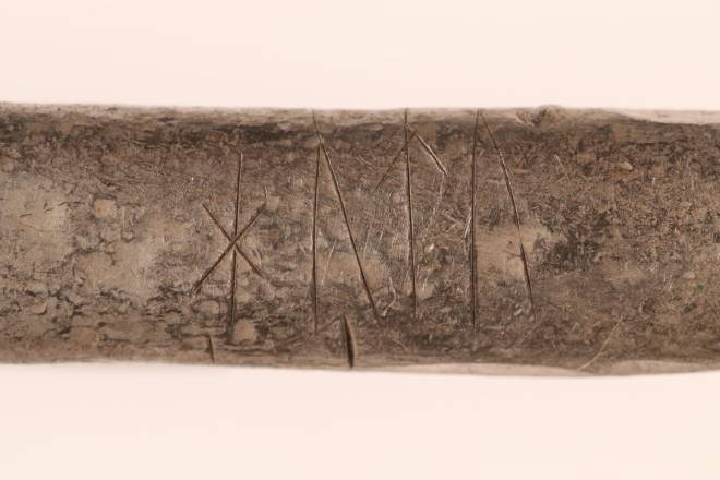 Inscription sur un lingot d'argent provenant d'un tr&eacute;so viking