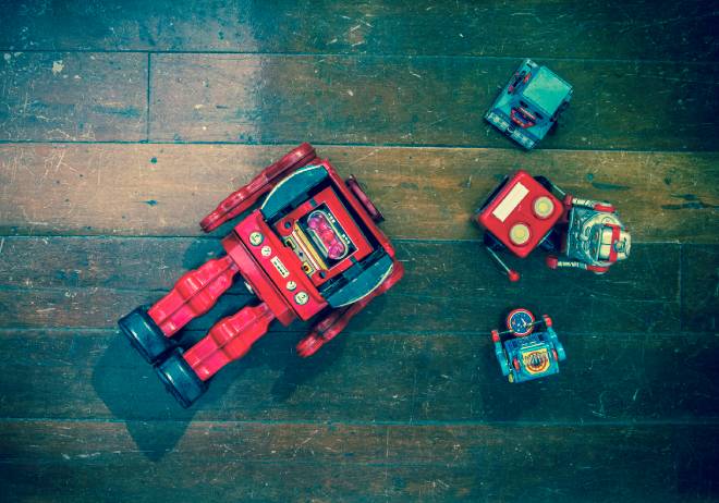 Jouet robot cass&eacute;