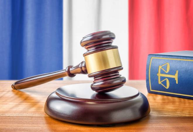 Code pénal et marteau de la justice française