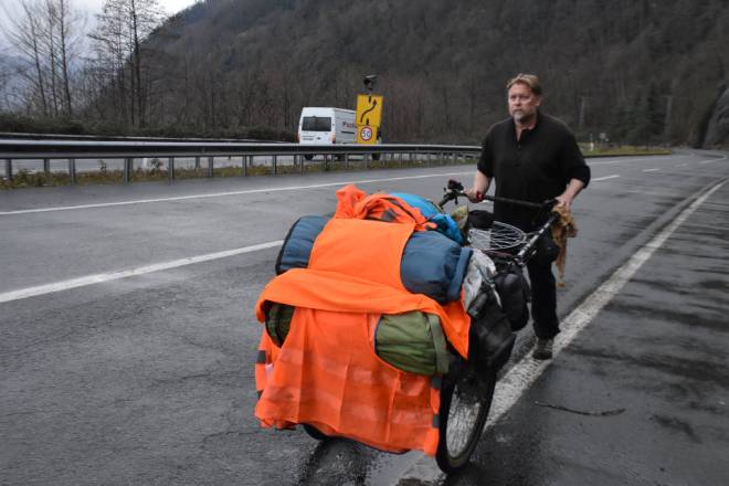 Karl Bushby faisant le tour du monde en marchant