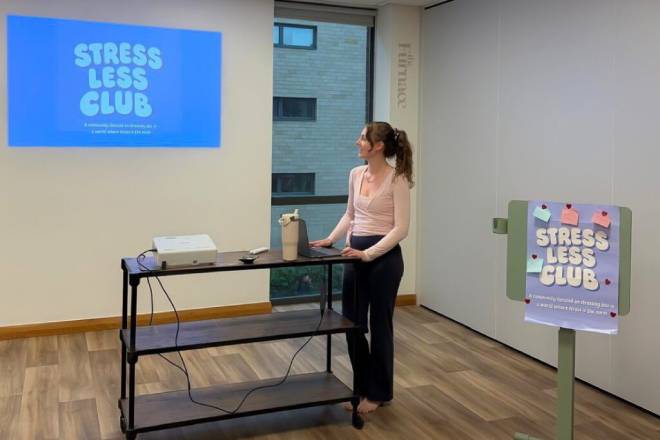 Kristi Boyes durant un &eacute;v&eacute;nement en entreprise