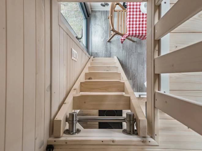 Tiny-house La Ruche escaliers