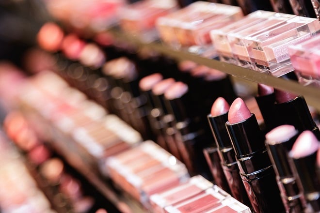 Produits de maquillage en rayon
