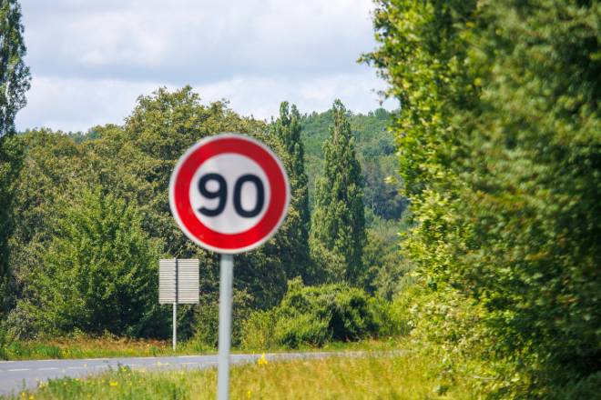 Panneau de limitation de vitesse &agrave; 90 km/ h