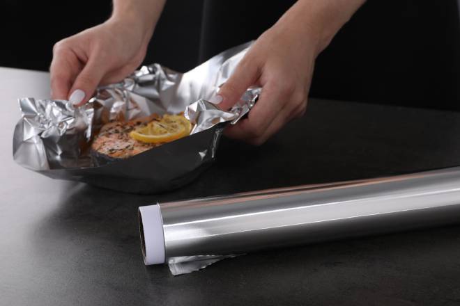 Saumon en papillote dans du papier aluminium