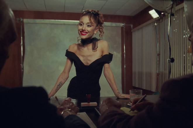 Ariana Grande dans son clip Petal