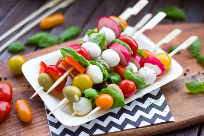 petites brochettes colorées pour l'apéritif : Recette de petites