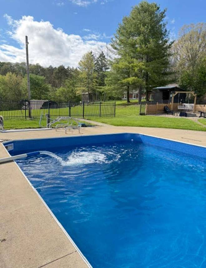 Piscine de la famille Hartrick r&eacute;nov&eacute;e