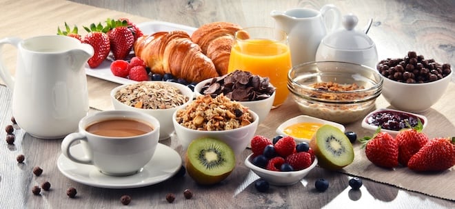 une table de petit-d&eacute;jeuner sucr&eacute;