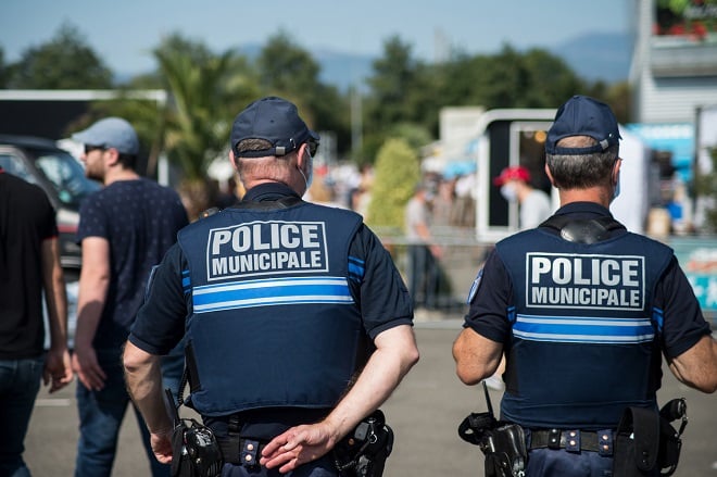 Police française en patrouille