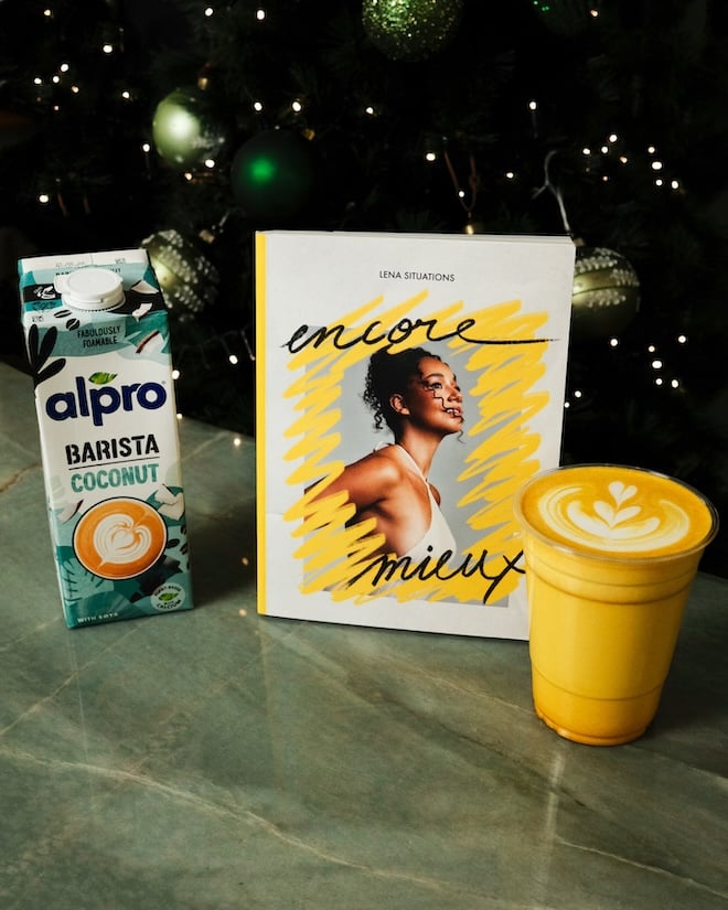 boisson v&eacute;g&eacute;tale alpro et couverture du livre de Lena Situations