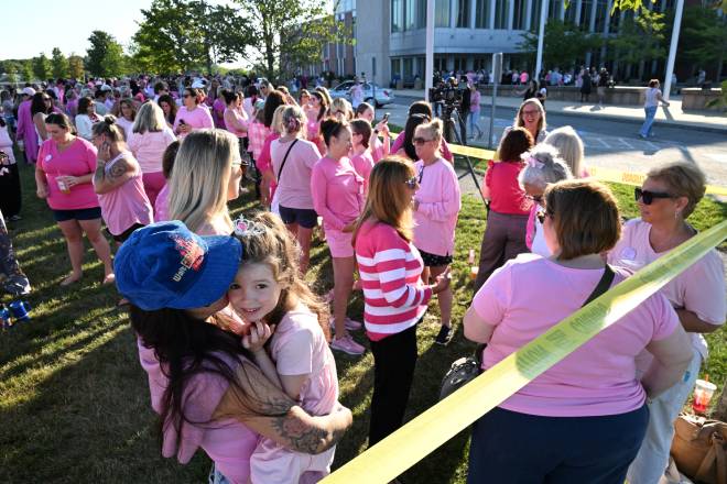 Rassemblement de femmes en soutien &agrave; Lindsay Clancy durant son proc&egrave;s