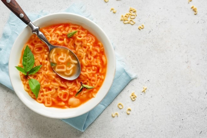 bouillon de petites pâtes à la tomate