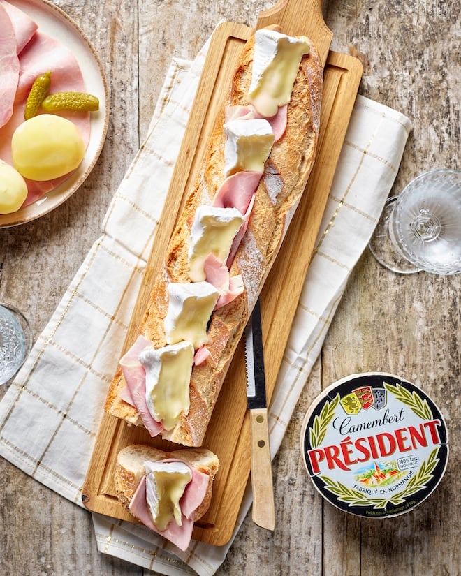 baguette au camembert fondu et jambon
