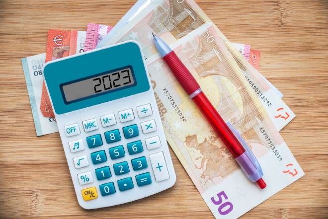 Calculatrice et billets de banque
