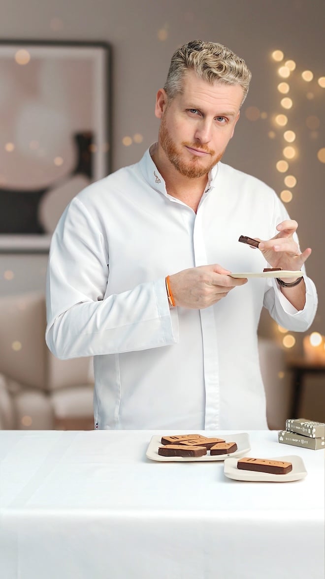 le chef p&acirc;tissier Yann Couvreur qui pr&eacute;sente sa cr&eacute;ation Saint-Valentin pour Sushi Shop