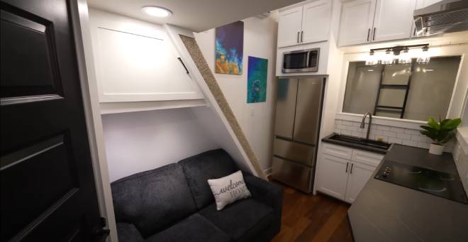 Salon dans la tiny house de President Chay