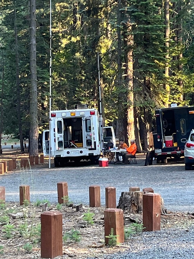 Secours dans une forêt